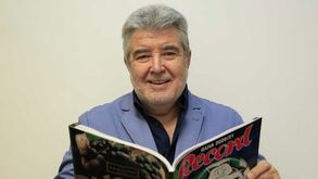 António Figueiredo já tem o Guia Record 2020/21: «Serve sempre de consulta durante a época»