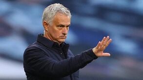 Mourinho: «Dele Alli de fora? Não é fácil para ele mas ficam sempre oito de fora»