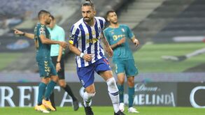 Manchester United sozinho por Alex Telles... até ver