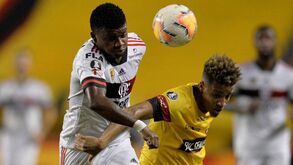 Flamengo supera ausências e vence na Libertadores