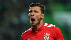 Movimento Servir o Benfica questiona venda de Rúben Dias e compra de Otamendi