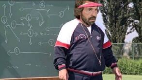 E ao 2.º jogo memes 'atacam' Pirlo: até Homer Simpson provoca treinador da Juventus