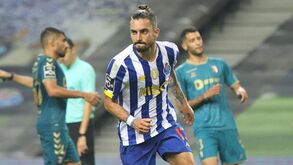 Alex Telles para esticar até ao fim 