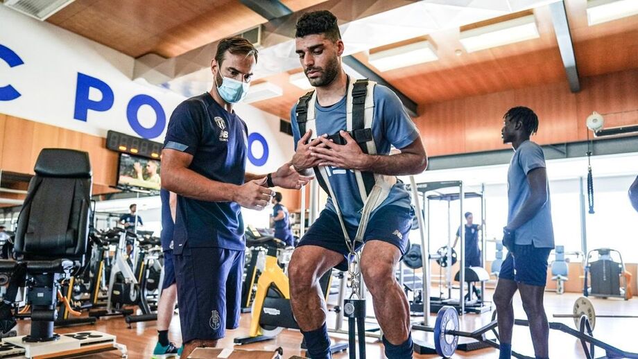 Taremi passou a manhã a ‘puxar ferro’ 