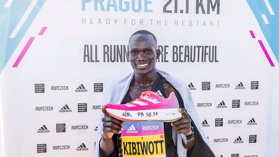 Kibiwott Kandie alcança quinto melhor tempo da história da 'meia' em Praga