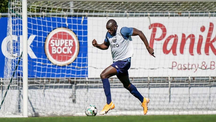 Alex Telles e Marega decidem no triunfo do FC Porto sobre o Farense