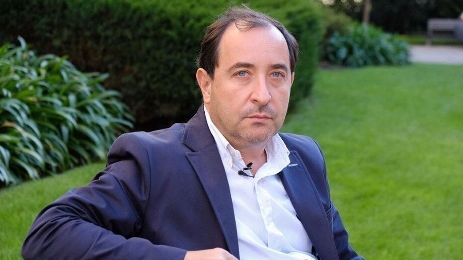 Bruno Costa Carvalho 'emenda-se' sobre Cavani e aponta