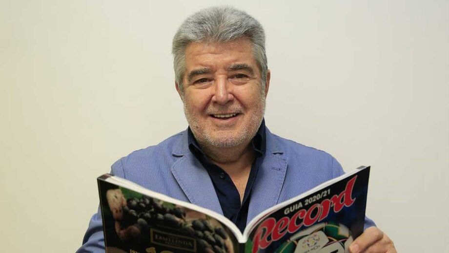 António Figueiredo já tem o Guia Record 2020/21: «Serve sempre de consulta durante a época»