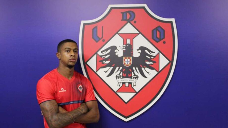 Steven Pereira é reforço para a defesa da UD Oliveirense