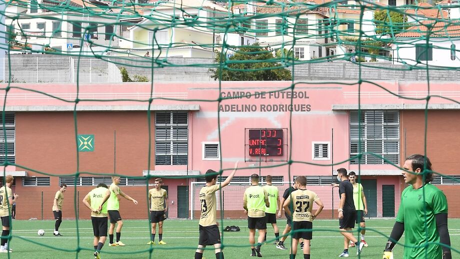 Campeonato de Portugal: Uma dúzia de jogos fica no congelador
