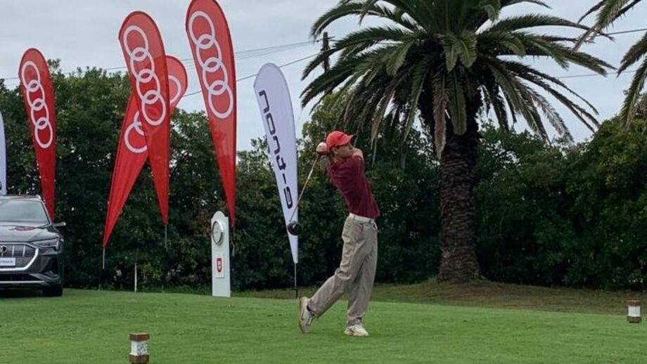 Pedro Machado, golfista amador de 14 anos, supera rivais de luxo