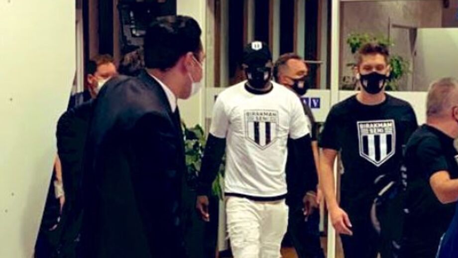 Mercado: Aboubakar já está em Istambul, Luis Suárez é oficial no Atlético Madrid e seis jogadores estão em vias de deixar o Liverpool