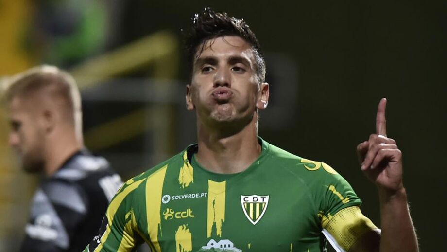 Ricardo Alves afirma-se no eixo da defesa do Tondela
