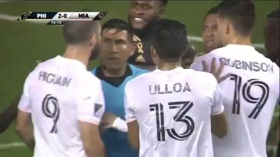 Estreia para esquecer: Higuaín falha penálti pelo Inter Miami e envolve-se com adversários