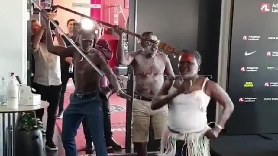 Dança indígena marcou apresentação do extremo ex-Celta de Vigo