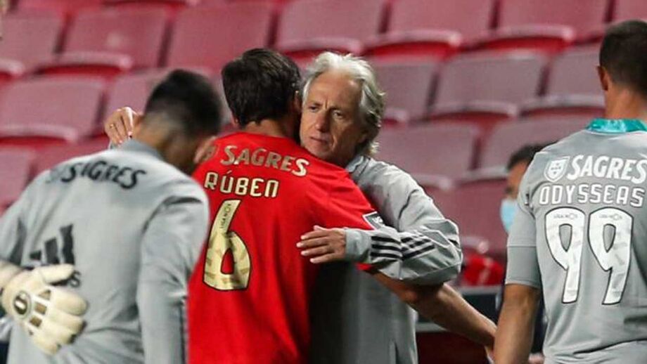 Treinador falou sobre a saída do defesa-central formado no Seixal
