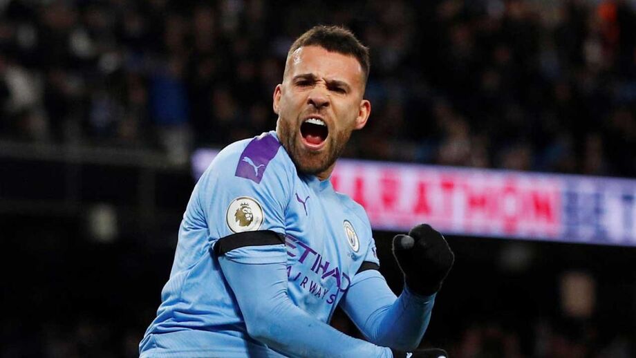 Treinador prefere o central português, mas garante ficar "satisfeito" caso seja o argentino a reforçar defesa do Benfica
