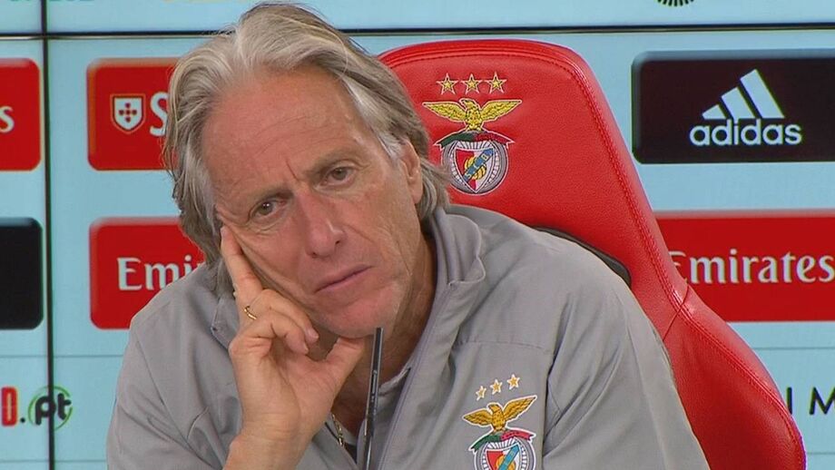 Treinador do Benfica explica as diferenças entre os dois médios 