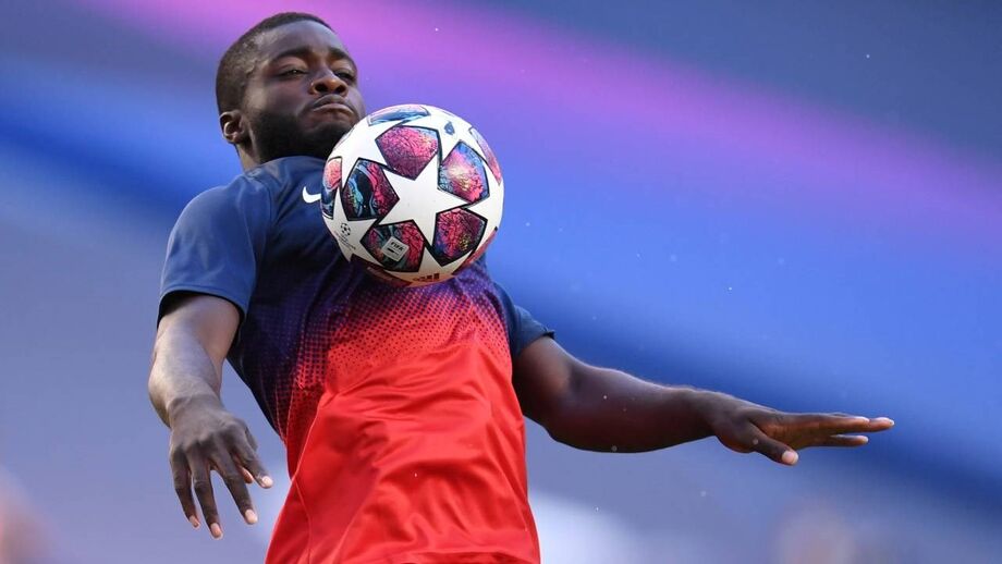O defesa de 21 anos, Dayot Upamecano (RB Leipzig)