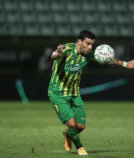 Salvador Agra - Contratado pelo Benfica no verão de 2017, nunca chegou a jogar pelas águias e acumulou empréstimos em Portugal e Espanha até ser vendido aos polacos do Légia Varsóvia em janeiro de 2019. Com 28 anos Salvador Agra regressa agora ao futebol português e é uma das grandes apostas do Tondela