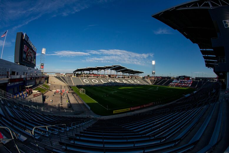 Dick's Sporting Goods Park (Colorado Rapids) - O nome escolhido pode não ter sido o mais feliz, mas a verdade é que o Colorado Rapids lucrou com o negócio de naming do seu próprio estádio, nome esse que pertence à rede de lojas 'Dick's', fundada em 1948 nos Estados Unidos da América.