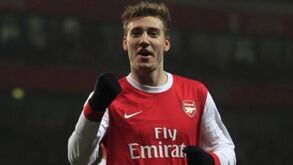 As lições de Henry e Adebayor no Arsenal: do 'vai-te f...' ao 'estás a jogar uma merda'