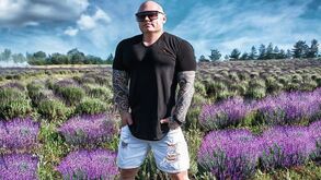 Atleta forçada a mostrar que é mulher para poder entrar num avião: «Foi humilhante»