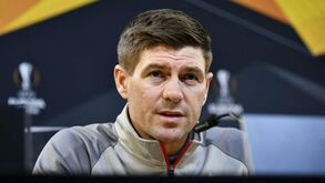 Gerrard entusiasmado com estreia do Rangers frente a Benfica e Lech Poznan