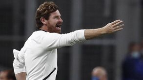 Villas-Boas perde a cabeça e atira-se a árbitra no jogo com o Lyon: «Tu não tens nível»