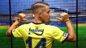 Dimitris Pelkas troca PAOK pelos turcos do Fenerbahçe