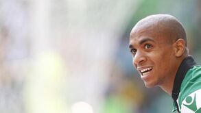 João Mário no Sporting: médio assina esta terça-feira