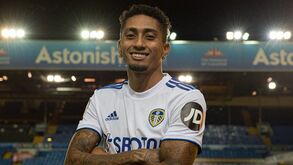Oficial: Raphinha assina contrato com o Leeds até 2024