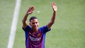 Barcelona corrige informação sobre empréstimo de Todibo ao Benfica 