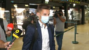 Benfica oficializa empréstimo de Tiago Dantas ao Bayern Munique