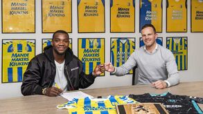 Ola John rescinde com o Vitória e reforça o RKC Waalwijk