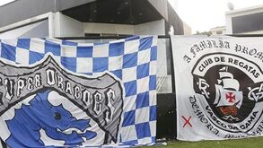 Bandeira dos Super Dragões no estádio do Vasco da Gama