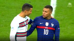 Passagem de testemunho? O vídeo entre Cristiano Ronaldo e Mbappé que está a fazer furor