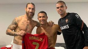 Espanhóis recuperam foto de Cristiano Ronaldo abraçado a Sergio Ramos