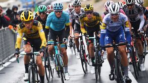Jumbo-Visma justifica abandono do Giro com prevenção de contágios