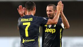 Chiellini já falou com Cristiano Ronaldo: «Está bem, a apanhar banhos de sol»