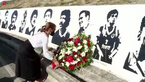 O momento em que Ângelo é homenageado junto ao Estádio da Luz