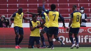Equador bate Uruguai em jogo marcado por grande golo de Gonzalo Plata