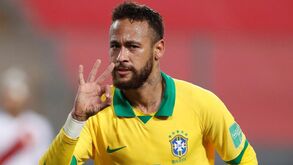 Hat-trick de Neymar vale ao Brasil triunfo no Peru