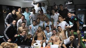 Otamendi mostra como foi a festa no balneário da Argentina