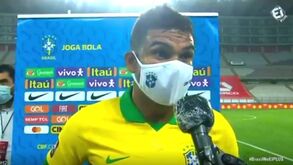 A reação de Casemiro aos insultos contra o árbitro do Peru-Brasil