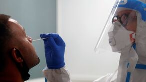 Assintomáticos e casos ligeiros com isolamento obrigatórios de apenas 10 dias