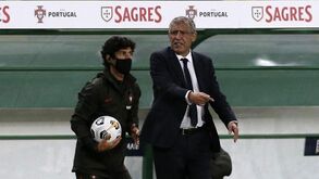 Fernando Santos: «Continuo a ter muitas dúvidas de que houve contágio dentro da Seleção»