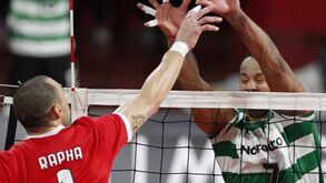 Benfica vence Sporting por 3-1 e mantém-se invicto no campeonato