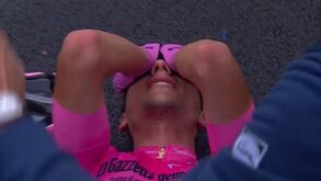 João Almeida segura camisola rosa em final de etapa sofrida 
