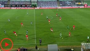 Darwin não consegue fugir do fora-de-jogo: penálti assinalado por João Pinheiro foi anulado